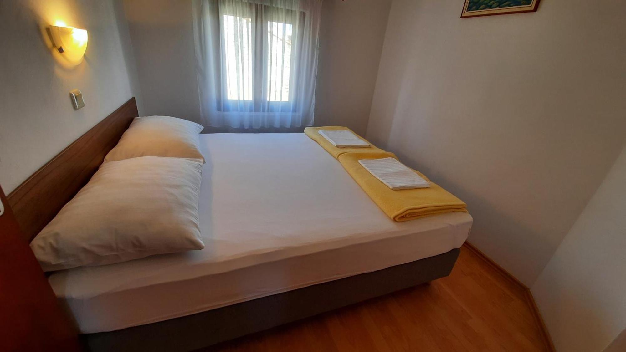 Apartment Pulic Rab Town Eksteriør bilde