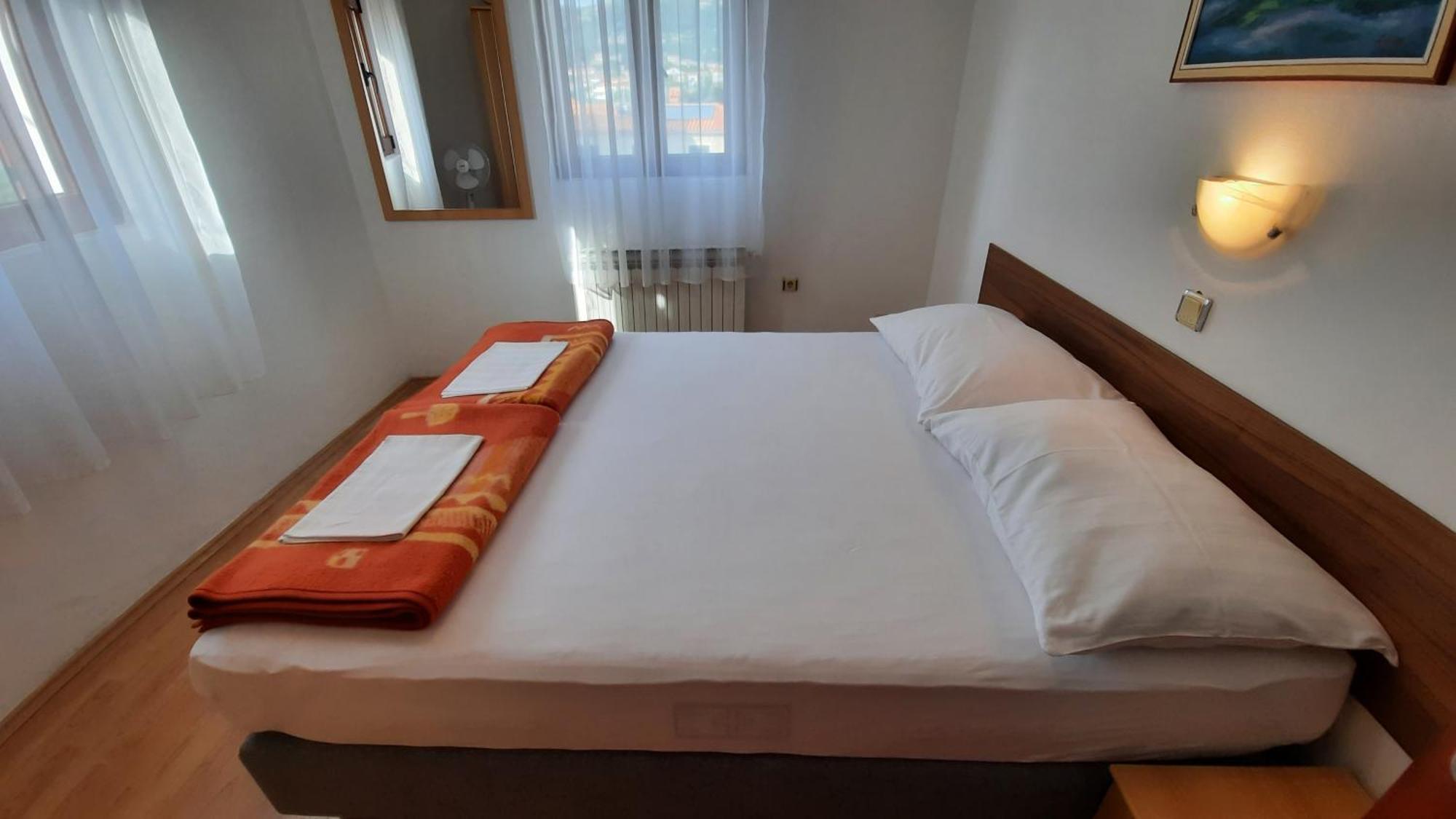 Apartment Pulic Rab Town Eksteriør bilde