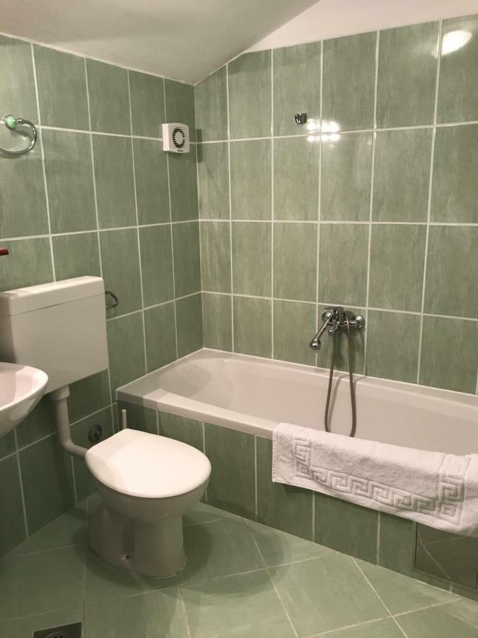 Apartment Pulic Rab Town Eksteriør bilde