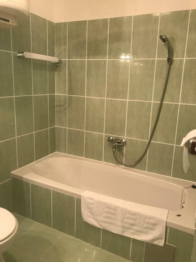 Apartment Pulic Rab Town Eksteriør bilde